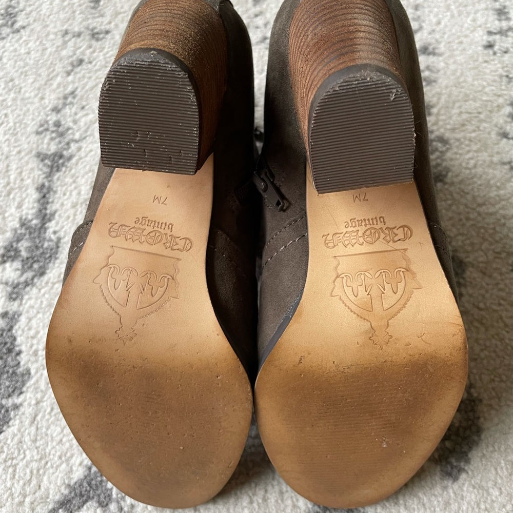Lowered! 💥 Women’s Crown Vintage Taupe Booties - Picture 9 of 12